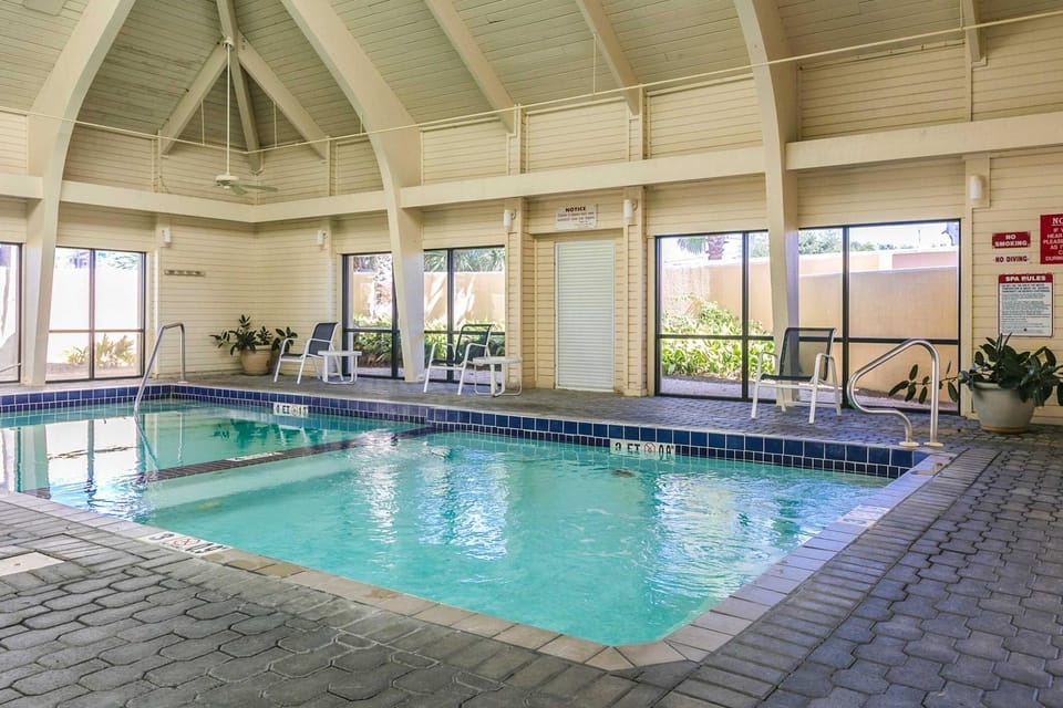 Gulf-front condo with easy beach access gym hot tub & pools House in Orange Beach