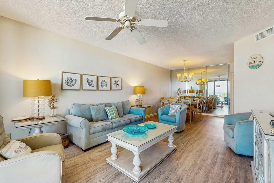 Gulf front condo with a shared hot tub pools tennis - snowbirds welcome House in Orange Beach