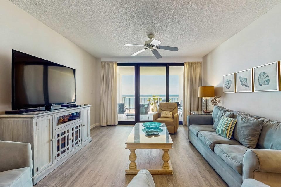 Gulf front condo with a shared hot tub pools tennis - snowbirds welcome House in Orange Beach