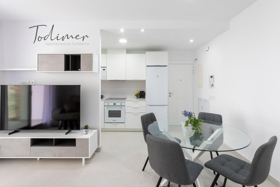 Kitchen or kitchenette, Dining area, oven, stove