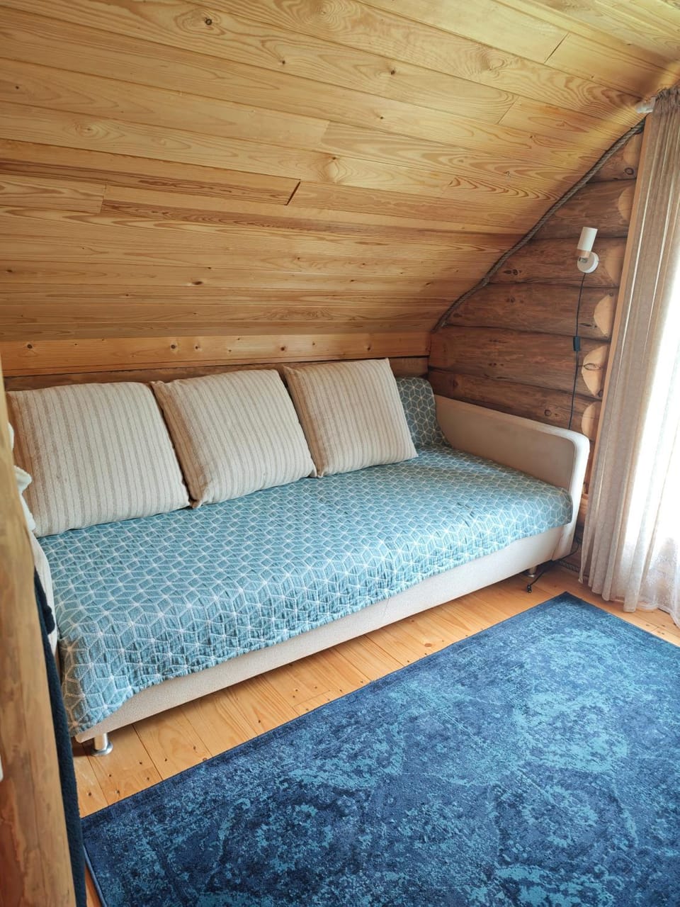 Melleņu ligzda Sauna House House in Latvia