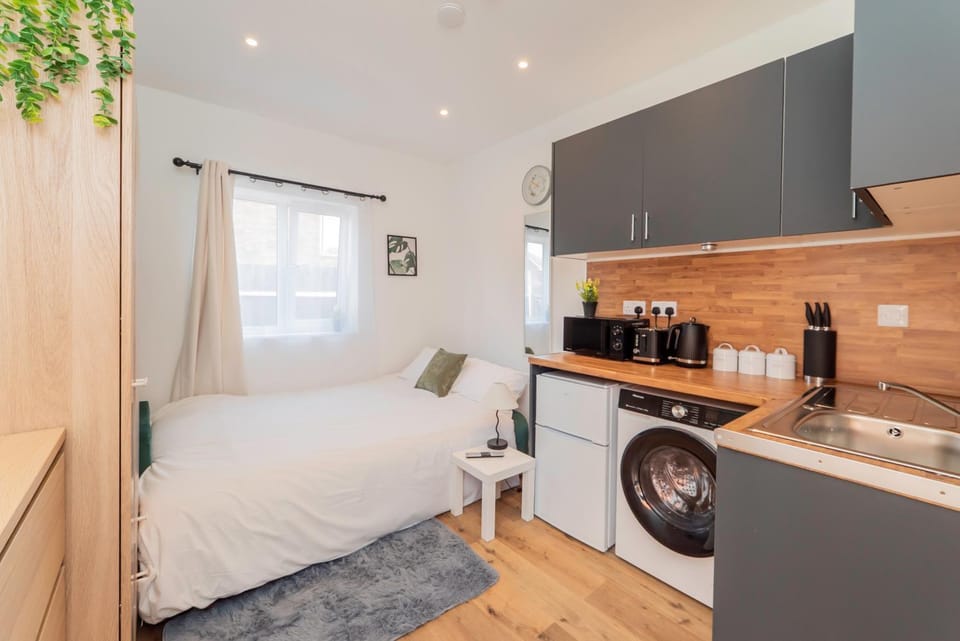oven, pet friendly, toaster, washing machine