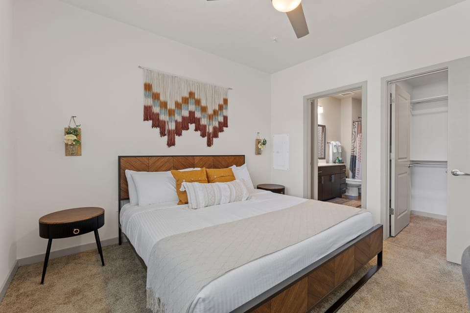 Bed, Photo of the whole room, Bedroom
