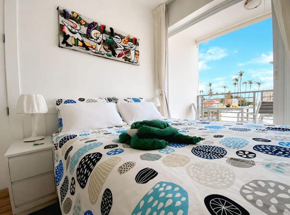 Bed, View (from property/room), Balcony/Terrace, Bedroom, towels