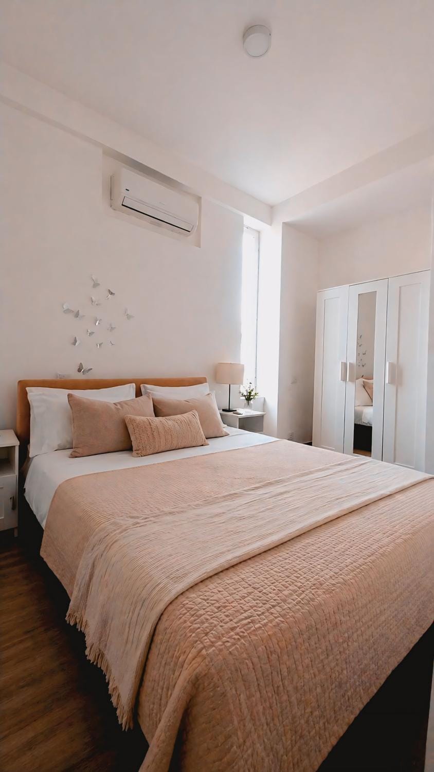Bed, Photo of the whole room, Bedroom, wardrobe, air conditioner