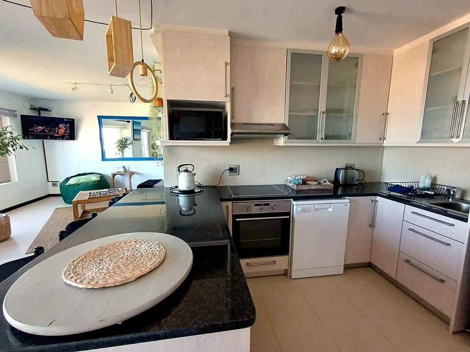 Sea Spray Table View Beachfront Bliss Apartment in Cape Town