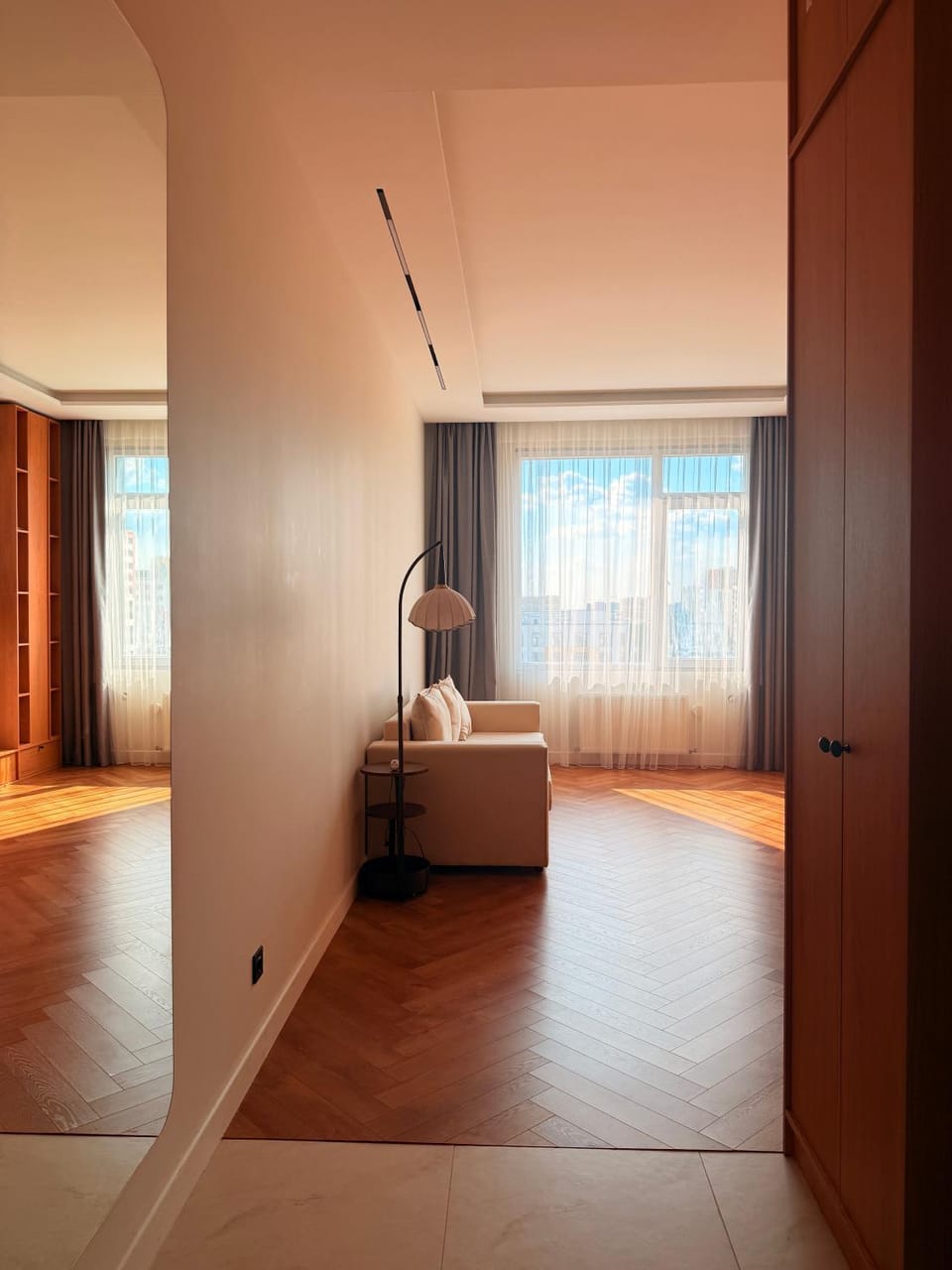 Property building, Facade/entrance, Bed, Photo of the whole room, Bedroom, Location, flat iron, hair dryier, wardrobe
