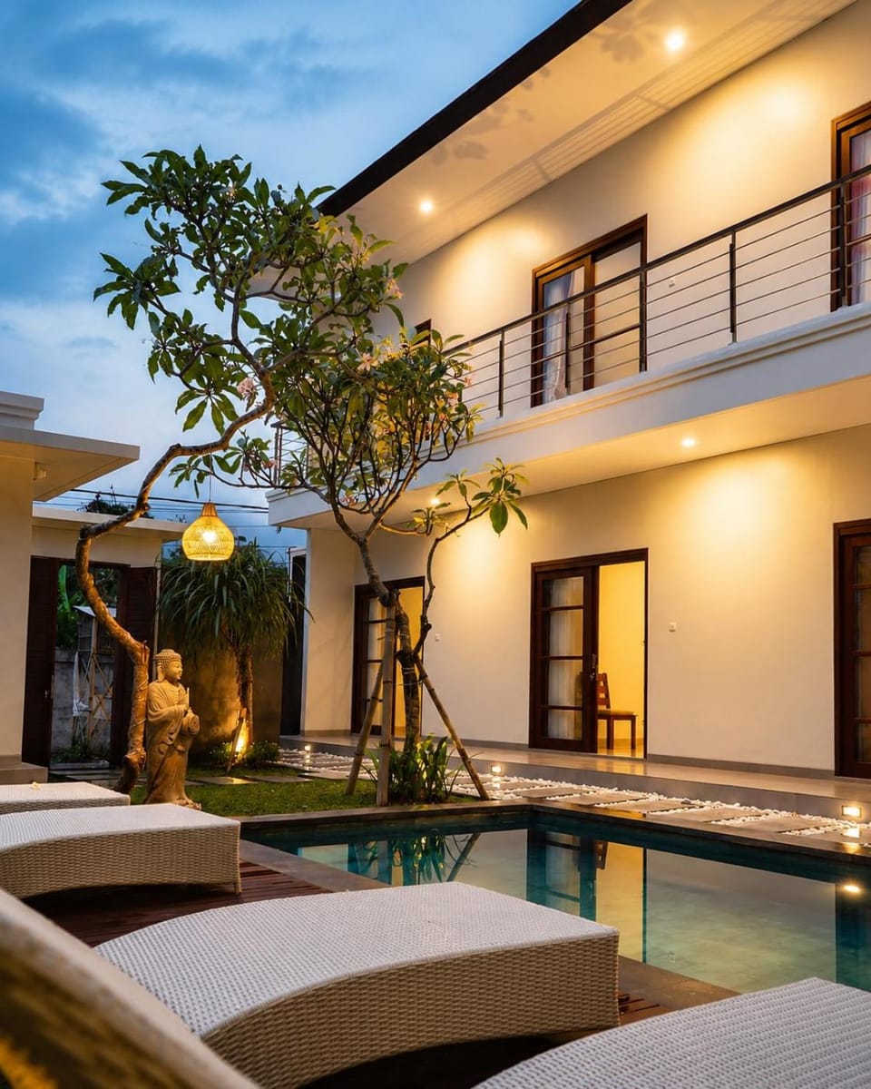 Swimming pool, sunbed