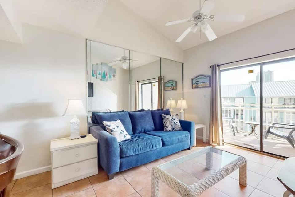 Gulf view condo with a full kitchen private balcony shared pools & tennis court Apartment in Orange Beach