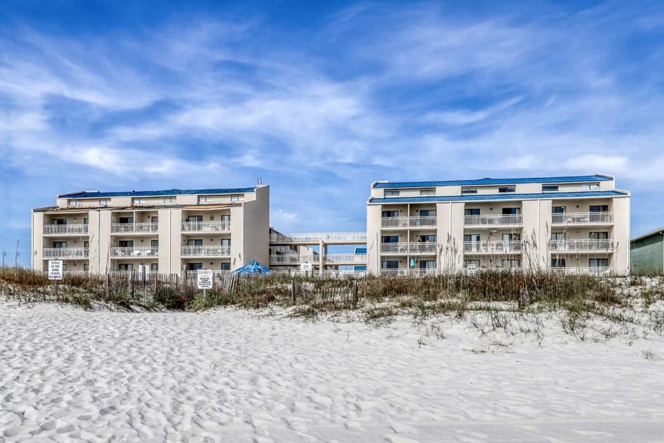 Gulf view condo with a full kitchen private balcony shared pools & tennis court Apartment in Orange Beach