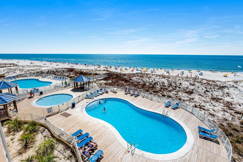 Two-story Gulf-front condo with a pool WiFi washer dryer & central AC Apartment in Orange Beach