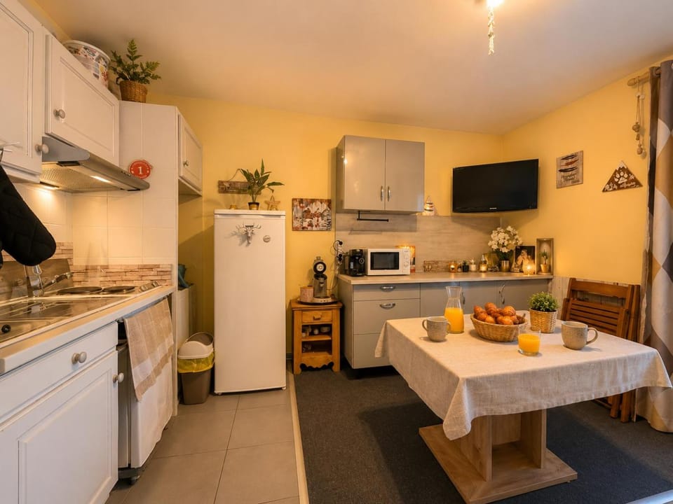 Kitchen or kitchenette, stove