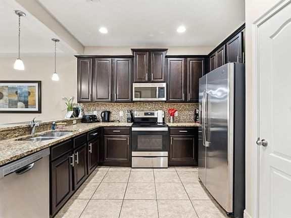 3BR Townhome 12 Mi to Disney Resort Pool House in Osceola County