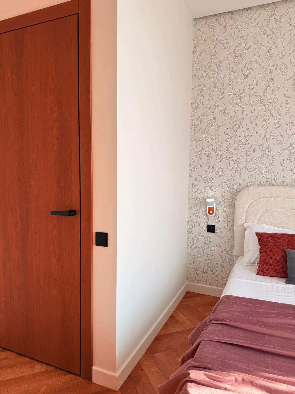 Bed, Photo of the whole room, Bedroom, wardrobe