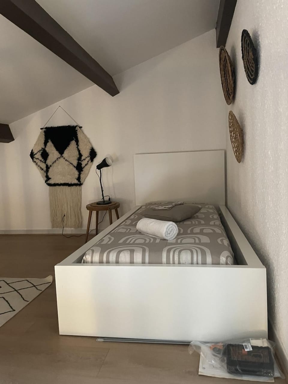 Bed, Photo of the whole room, Bedroom