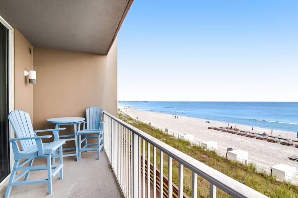 Beachfront dream with central AC washer dryer pools & hot tub House in Panama City Beach