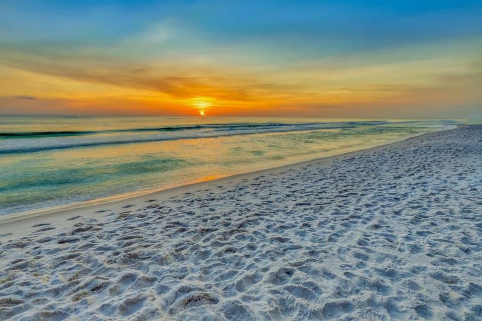 Gulf-front 23rd-floor condo with pools hot tubs seasonal beach service & gym House in Panama City Beach