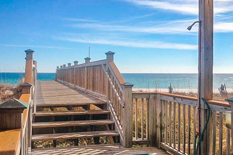 Inviting Gulf-front condo In Perdido Key with waterfront pool hot tub and oceanfront balcony House in Perdido Key