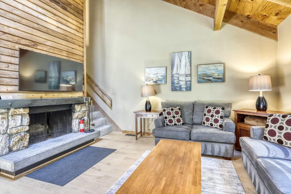 Condo at Granlibakken Tahoe Resort - Ski-In - Ski-Out with Pool Spa & Minutes from Lake Tahoe House in Tahoe City