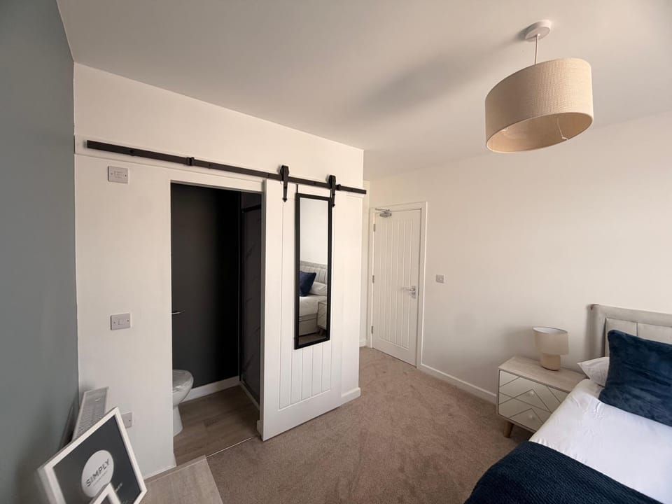 Shower, Toilet, Bed, Bathroom, Photo of the whole room, Bedroom