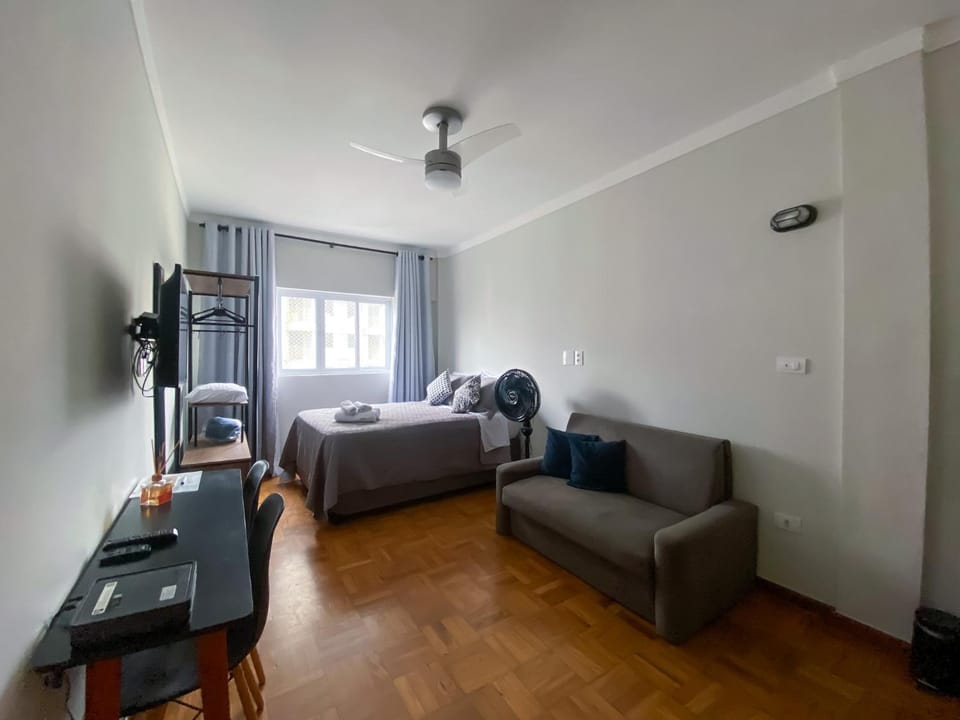 Bed, TV and multimedia, Photo of the whole room, Seating area, Dining area, Bedroom