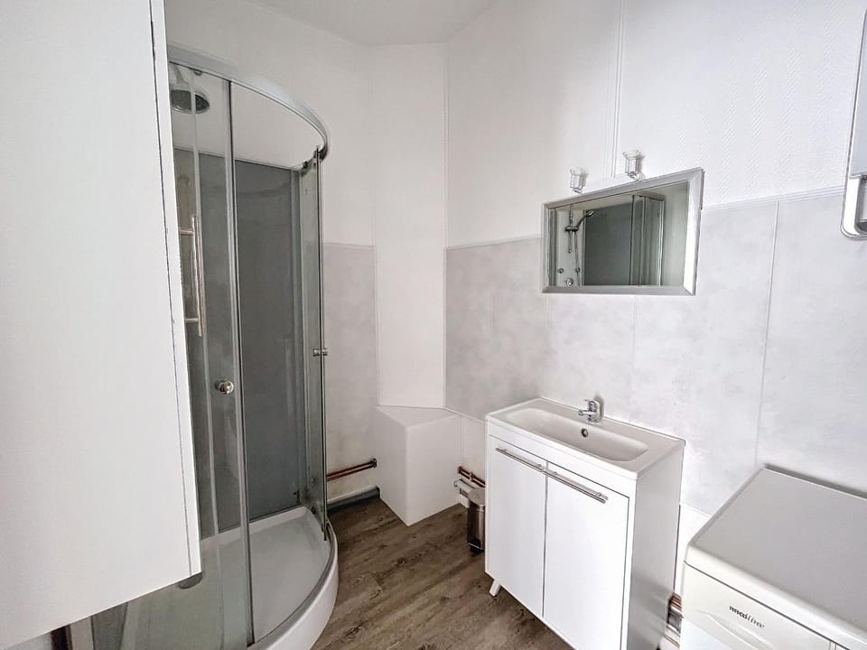 Appartement F1 moderne et meublé au Centre ville de Montluçon Apartment in Montluçon