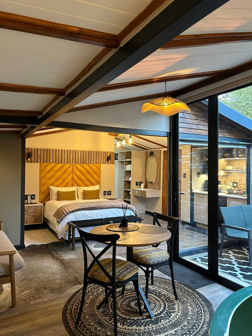 Seating area, Dining area, Bedroom