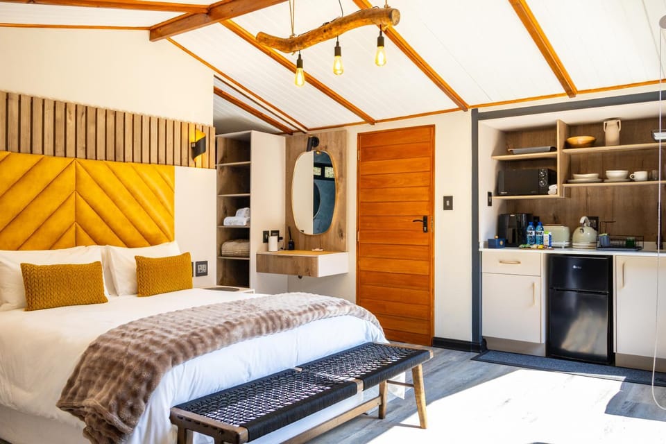 Kitchen or kitchenette, Bedroom