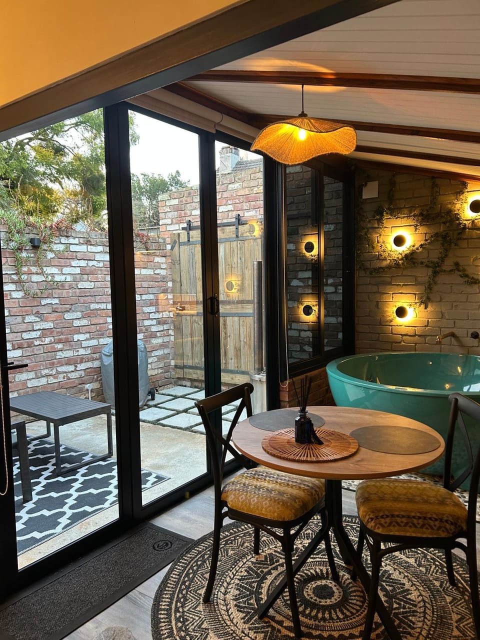 Hot Tub, Balcony/Terrace, Dining area
