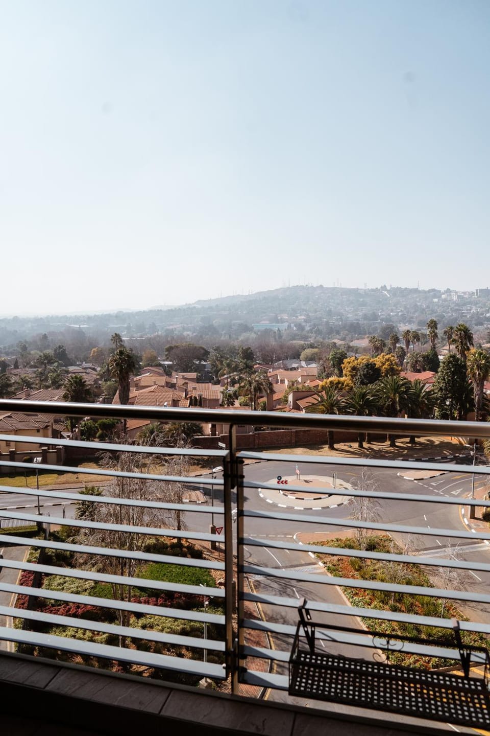 Modern 2-Bed with Views, Mall Access & Home Office, Bedfordview Apartment in Johannesburg