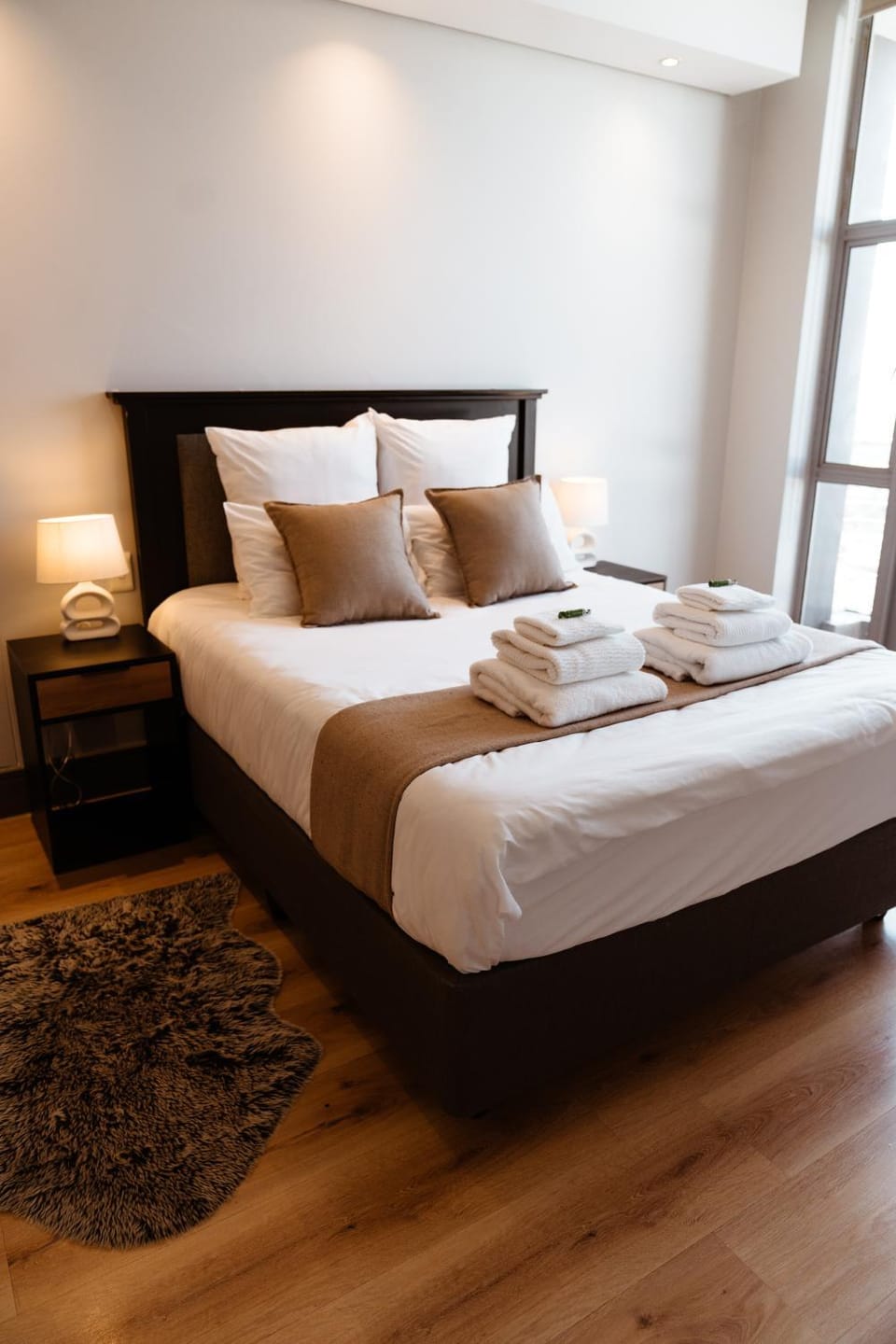 Modern 2-Bed with Views, Mall Access & Home Office, Bedfordview Apartment in Johannesburg