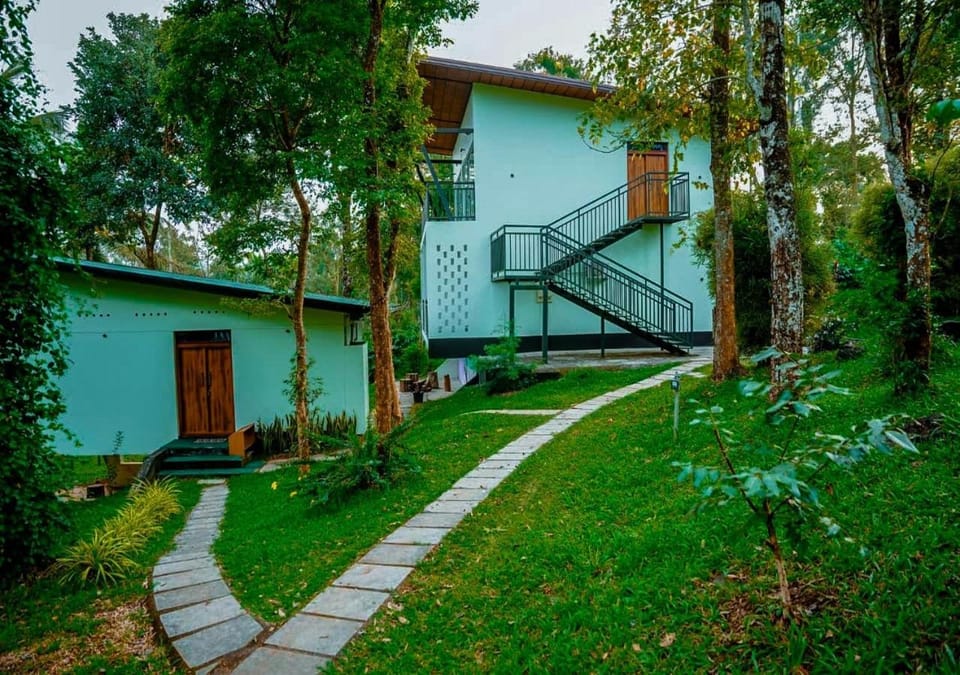 Property building, Day, Natural landscape, Garden, Garden view