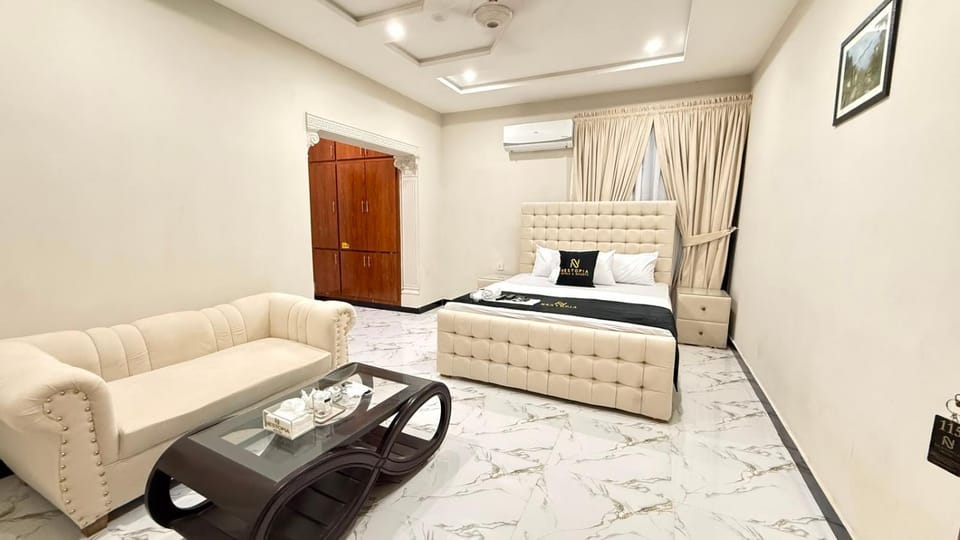 Bed, Seating area, Bedroom
