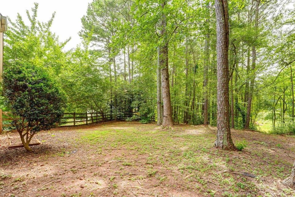 Near Lake Allatoona! Suburban Home w/ Deck & Yard House in Acworth