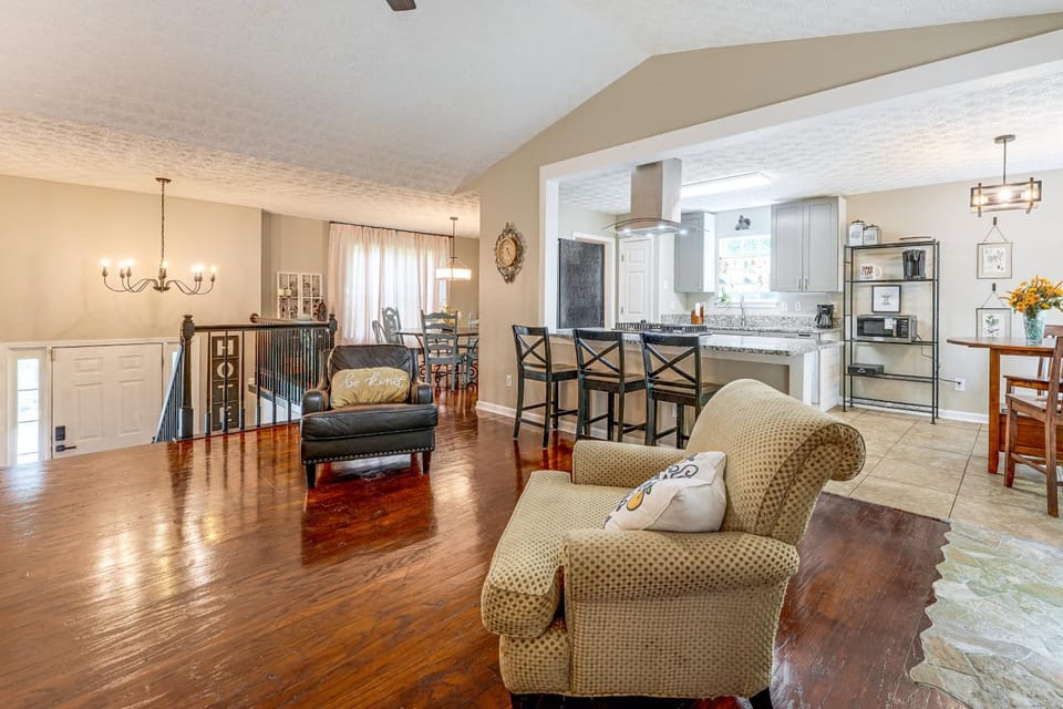 Near Lake Allatoona! Suburban Home w/ Deck & Yard House in Acworth