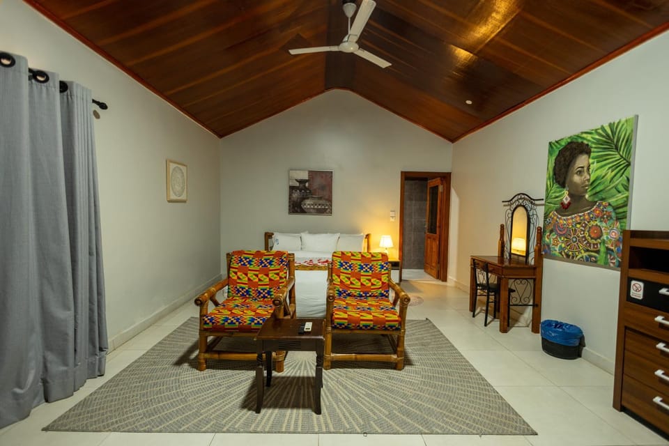 Bed, TV and multimedia, Photo of the whole room, Seating area, Bedroom