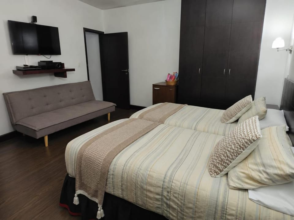 Bed, TV and multimedia, Photo of the whole room, Bedroom, wardrobe
