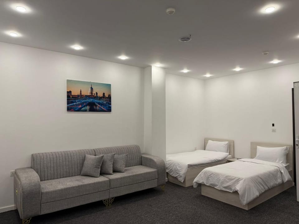 Bed, Seating area