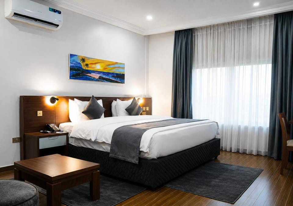 Bed, Photo of the whole room, Bedroom, air conditioner