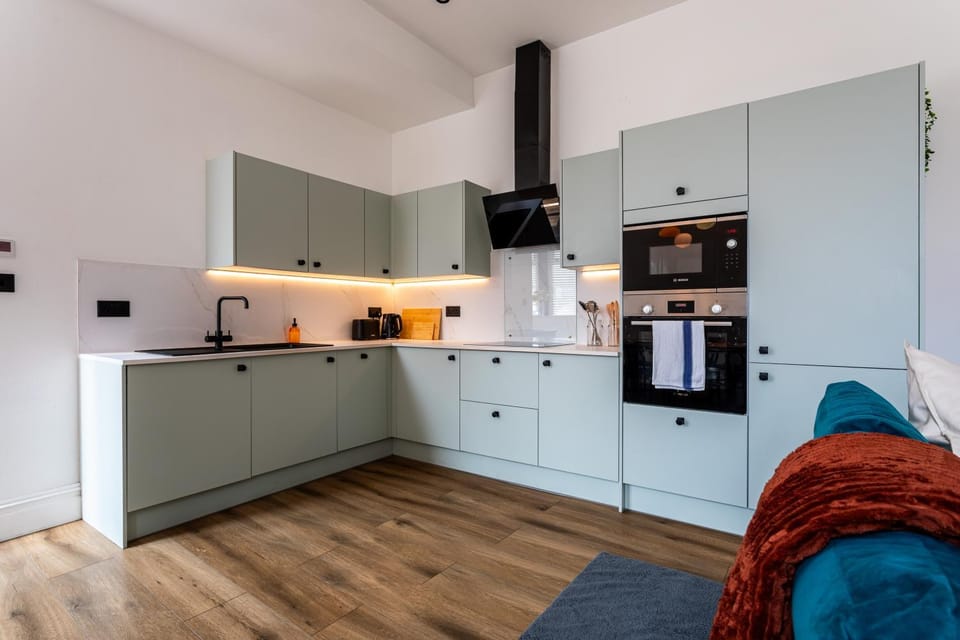 TV and multimedia, Coffee/tea facilities, Kitchen or kitchenette, dishwasher, oven, stove, toaster