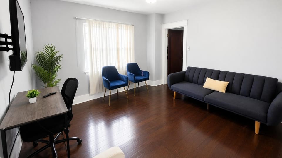 Quiet Apartment Near Buffalo Waterfront Attraction Apartment in Cheektowaga