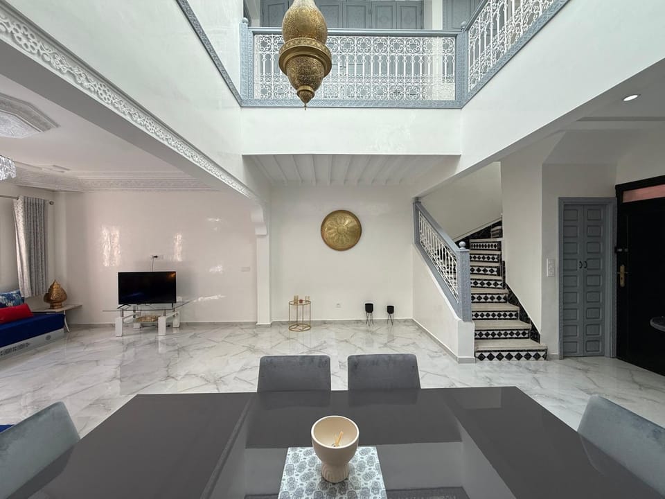 Riad White Pool and Terrace Apartment in Marrakesh