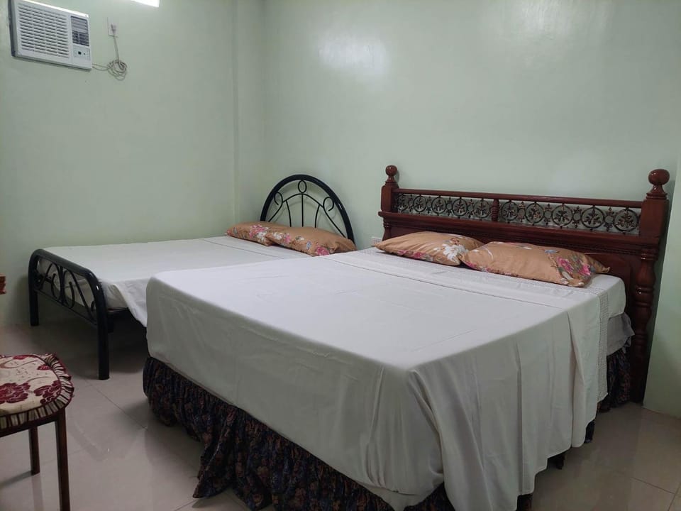 Bed, Photo of the whole room, Bedroom, air conditioner