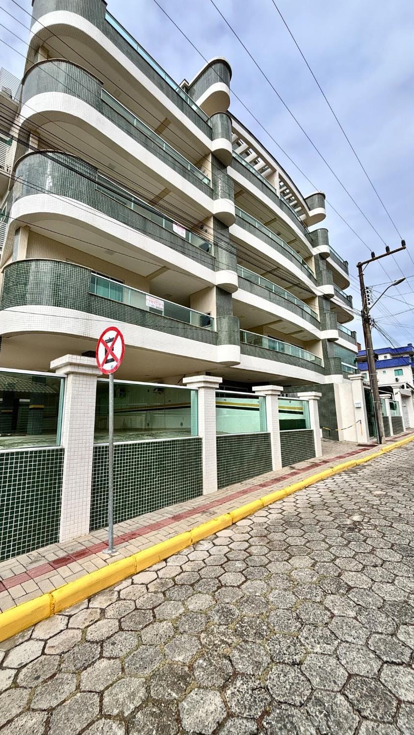 Casal em Bombinhas, localização privilegiada, apenas 50m do mar, com enxoval incluso, apto completo Apartment in Porto Belo