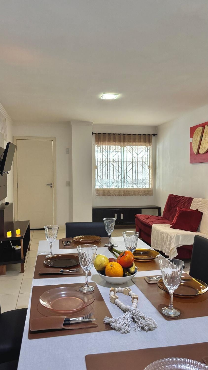 Casal em Bombinhas, localização privilegiada, apenas 50m do mar, com enxoval incluso, apto completo Apartment in Porto Belo
