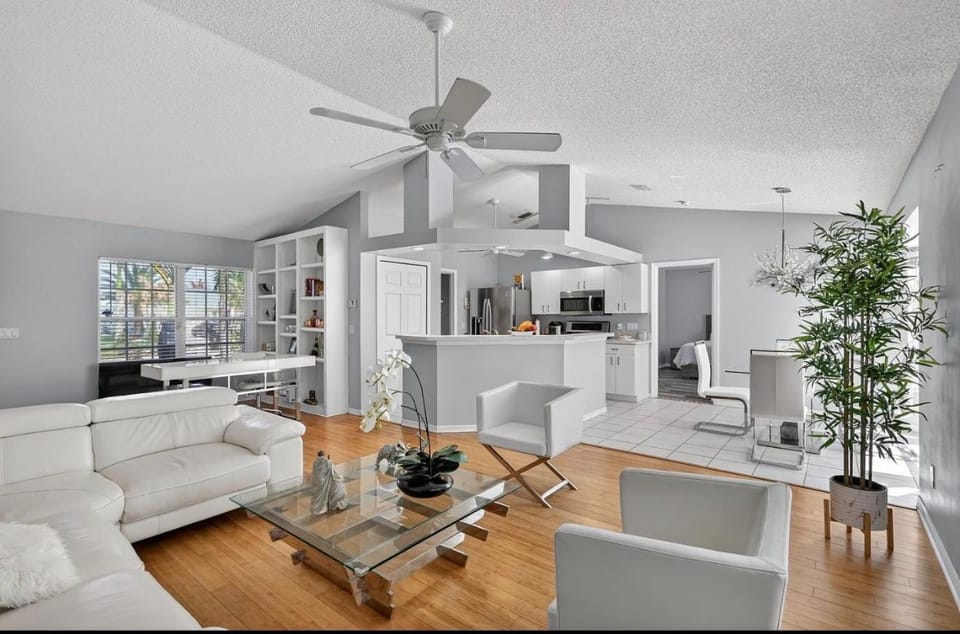 Spacious Master Suite and Pool 10 Min to Tradition Vacation rental in Port Saint Lucie