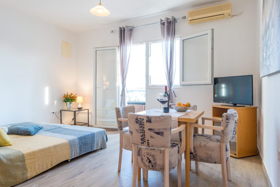 TV and multimedia, Photo of the whole room, Dining area