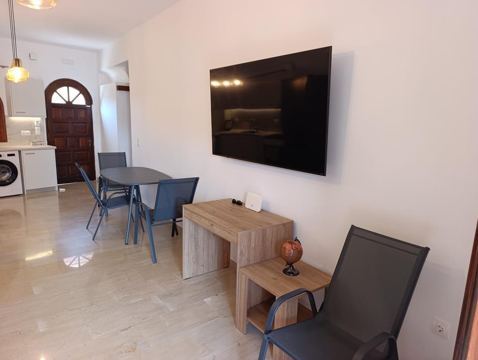 TV and multimedia, Living room, Dining area