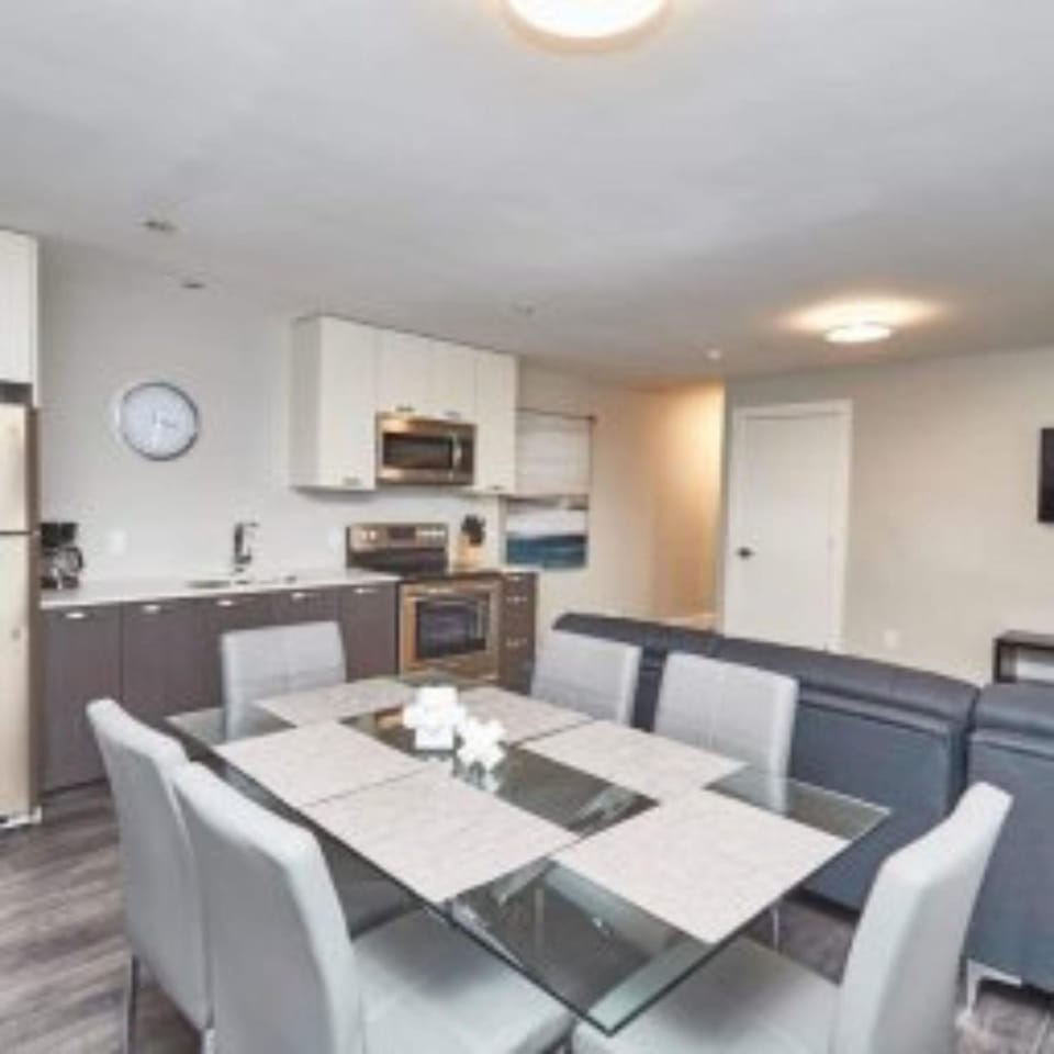 Clifton Hill Suite 2202 House in Niagara Falls