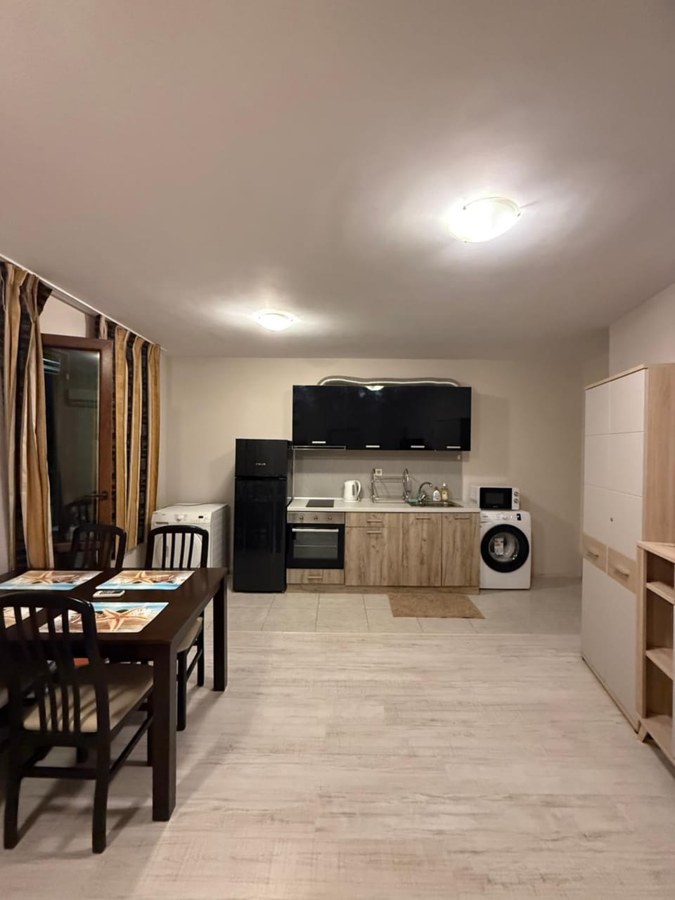 Kitchen or kitchenette, Communal kitchen